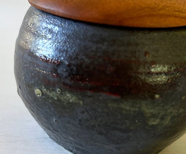 陶器　小壺 小壺・鉄中赤 - ショップ FUTAMONO-YA 茶碗・ボウル - Pinkoi