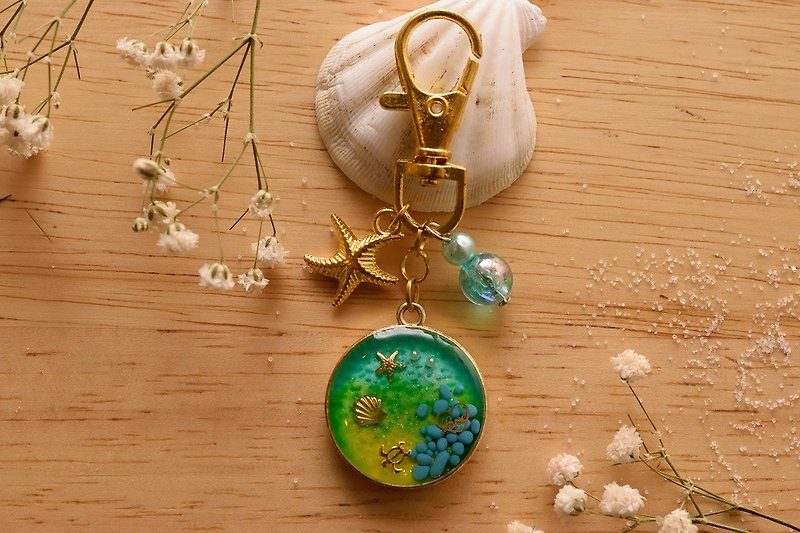 Beauty & Adorable Green Key Chain in Sea Ocean View - 鑰匙圈/鎖匙扣 - 樹脂 綠色
