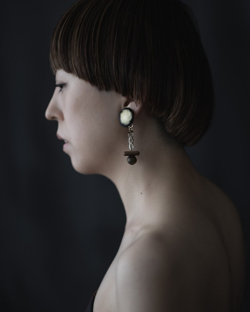 Galaxy 2way earrings /full moon/ Interchangeable 満月 gold - 耳環/耳夾/耳骨夾 - 樹脂 咖啡色