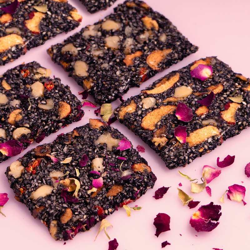 [Blood and kidney nourishing] Rose, black sesame, red dates and walnut cake - Snacks - Other Materials 