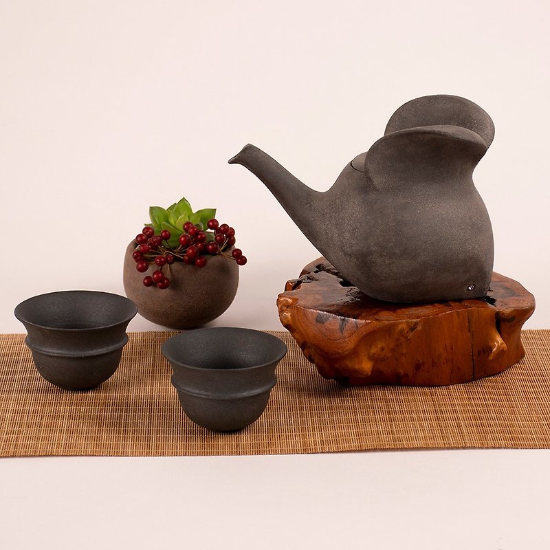 Pottery Workshop│Tao Bao Di Bao_Flying Squirrel Pot+Tea Party Old Rock Clay Cup Set - Teapots & Teacups - Pottery Brown