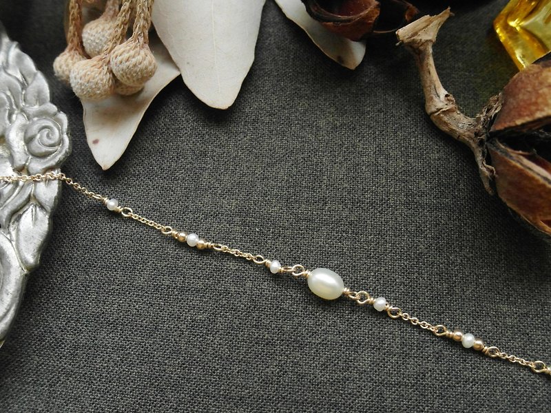 [Series] Christmas Snowball 14K gold pearl bracelet - สร้อยข้อมือ - เครื่องเพชรพลอย 