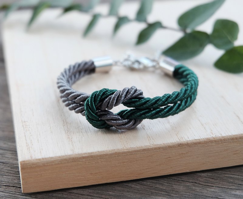 Charcoal & Dark green knot rope bracelet - สร้อยข้อมือ - เส้นใยสังเคราะห์ สีเขียว