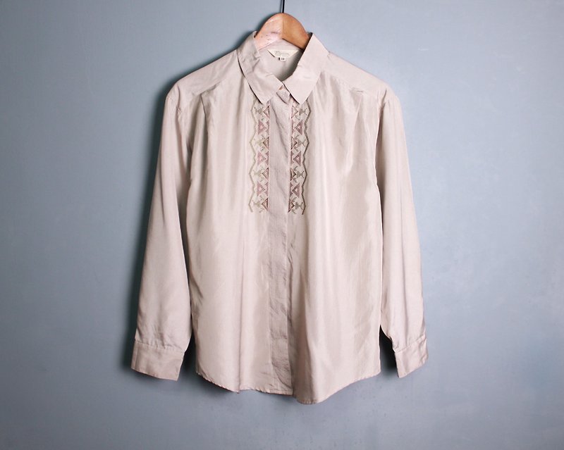 FOAK vintage shiny apricot embroidery shirt - เสื้อเชิ้ตผู้หญิง - วัสดุอื่นๆ 