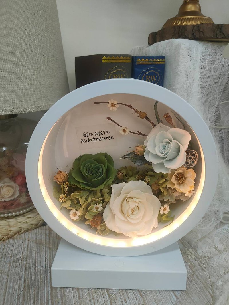 Lingling's Studio Full Moon Touch Preserved Flower Night Light - โคมไฟ - ไม้ หลากหลายสี