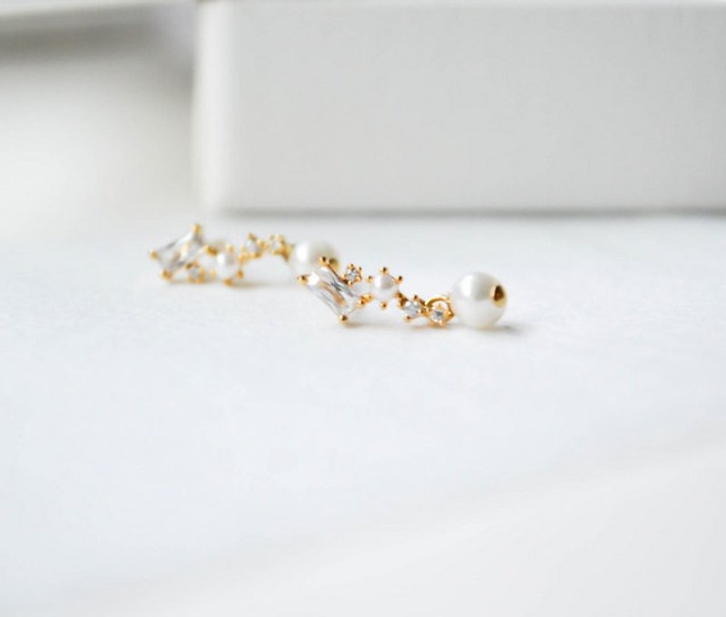 Earrings / Cubic Pearl Constellation Pierce (silver925) / 簡單 Mimi环 ornament cute Chintama star - Earrings & Clip-ons - Gemstone Gold