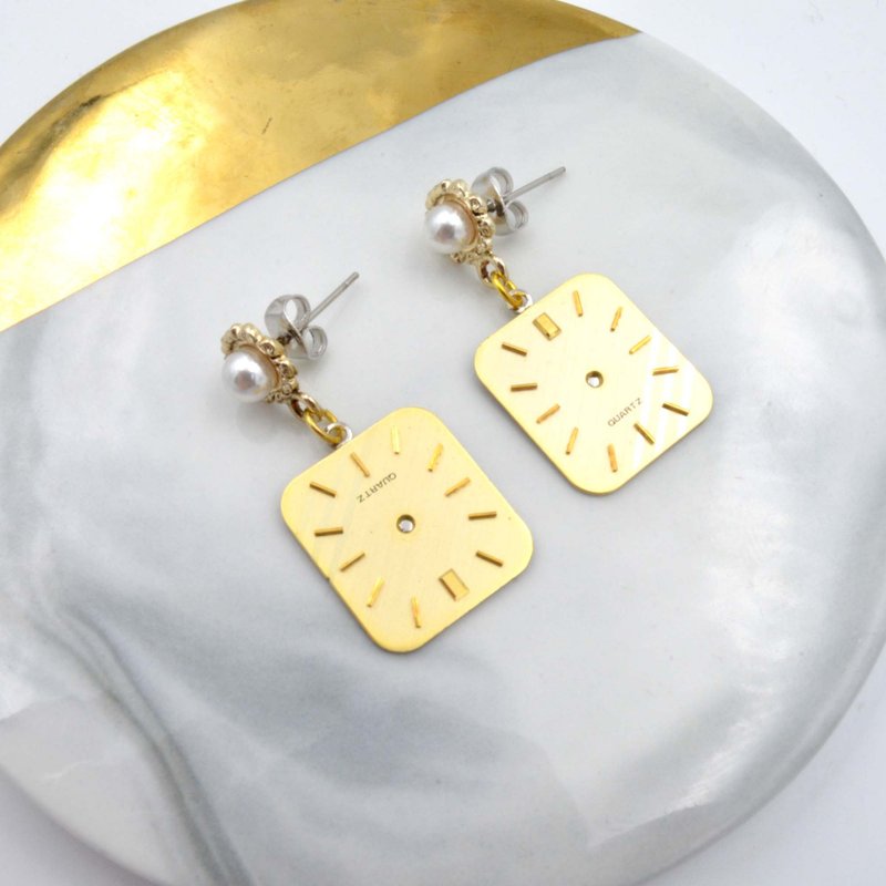金色古董錶面耳環  Golden Vintage Dial Earrings - 耳環/耳夾/耳骨夾 - 其他金屬 金色
