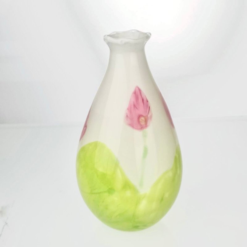 つぼみは完全に手吹きでガラスの花器にする準備ができています。 - 花瓶・植木鉢 - ガラス 多色