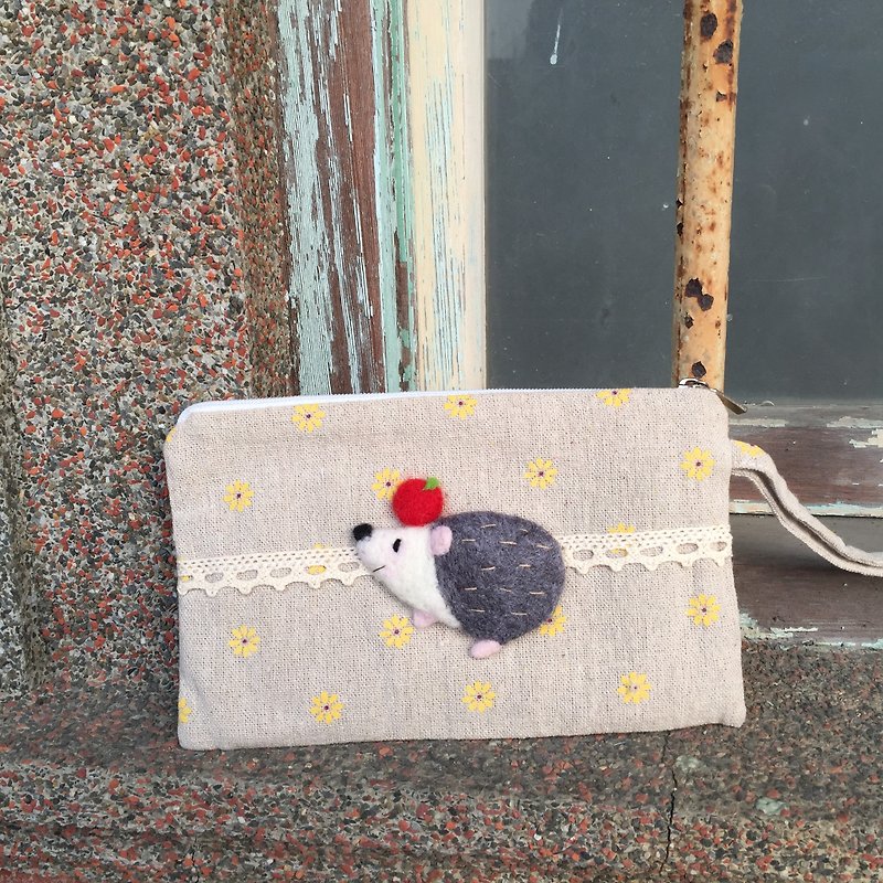 Love Apple Hedgehog Clutch Bag Limited Edition Sheep Ledo Wool Felt Paradise - กระเป๋าใส่เหรียญ - ขนแกะ 