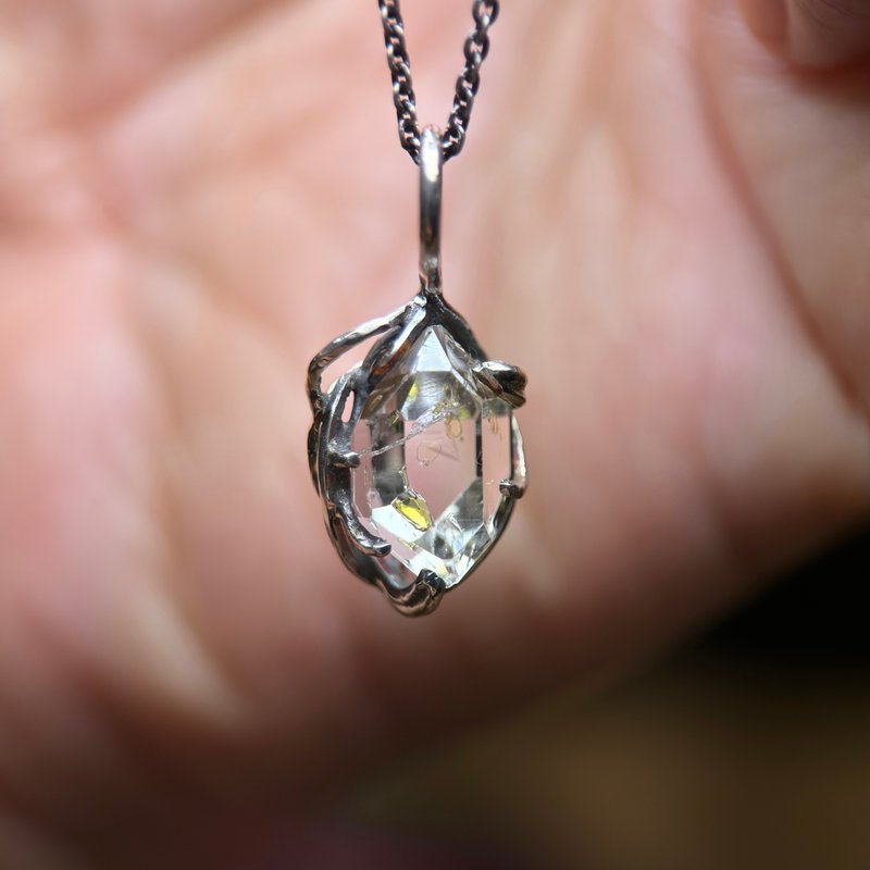 Natural mineral/light/oil gall crystal/double-pointed crystal/bubbly/shining diamond - Necklaces - Crystal Transparent