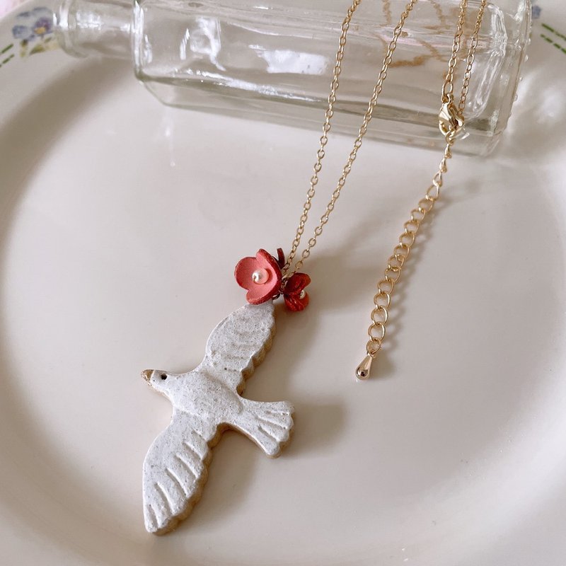 a white bird and leather flower necklace - Necklaces - Pottery White