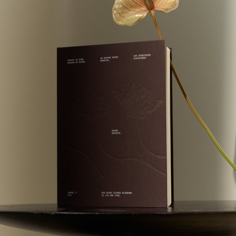 2026手帳本・Thrive in your season of bloom — 靜夜棕 - 筆記本/手帳 - 紙 