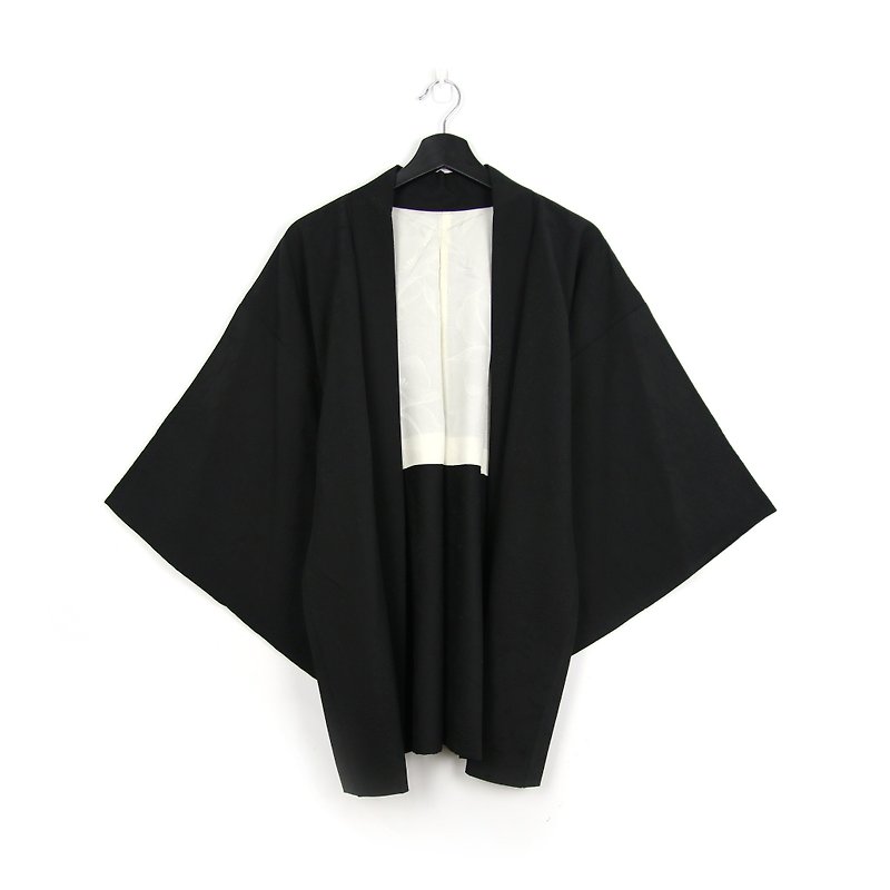 Back to Green-Japan brought back to the feather weaving black / vintage kimono - เสื้อแจ็คเก็ต - ผ้าไหม 