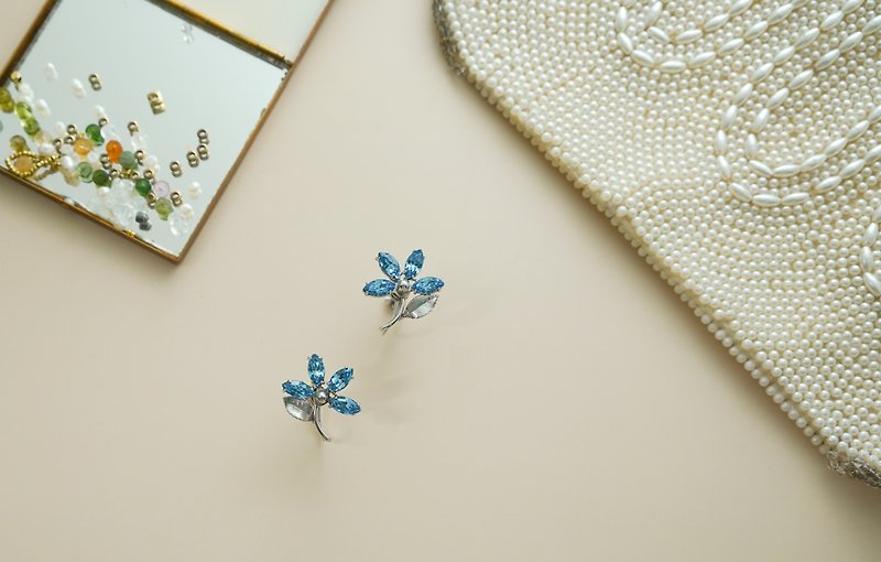 American brand ice blue flower Stone antique earplug Clip-On earrings - Earrings & Clip-ons - Crystal Blue