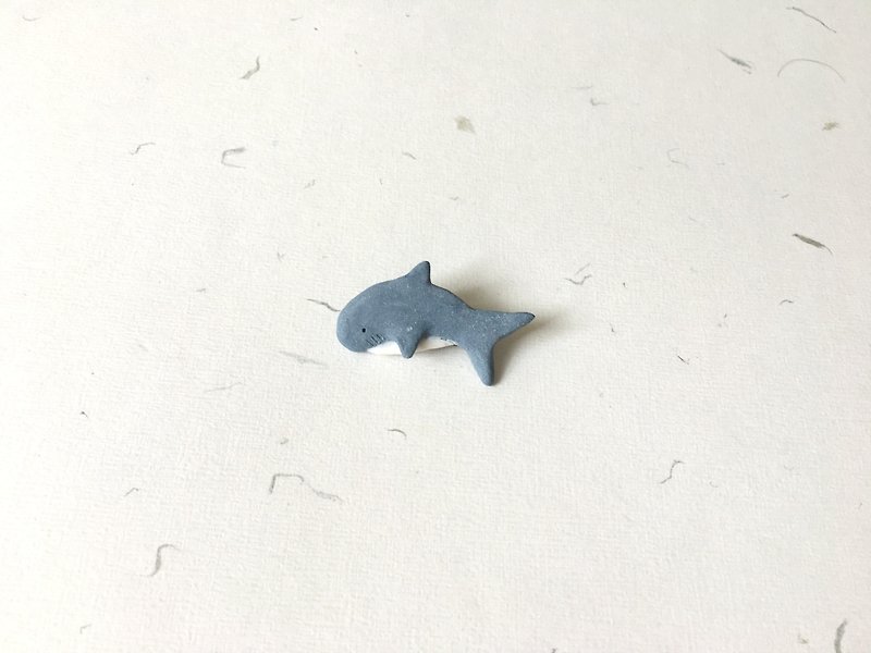 Ceramic Brooch - Blue / Shark / Animal / Ocean / Navy / Swimming / Swim - เข็มกลัด - ดินเผา สีน้ำเงิน