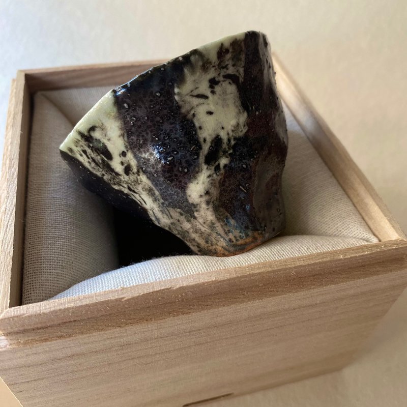 陶/柴燒/絞胎/黑白水墨小杯/附木盒 - 其他杯子 - 陶 黑色