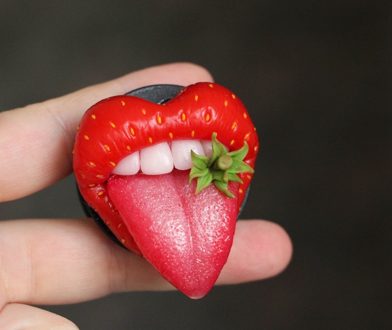 Phone Grip. Red Lips Phone Grip - 其他 - 黏土 紅色