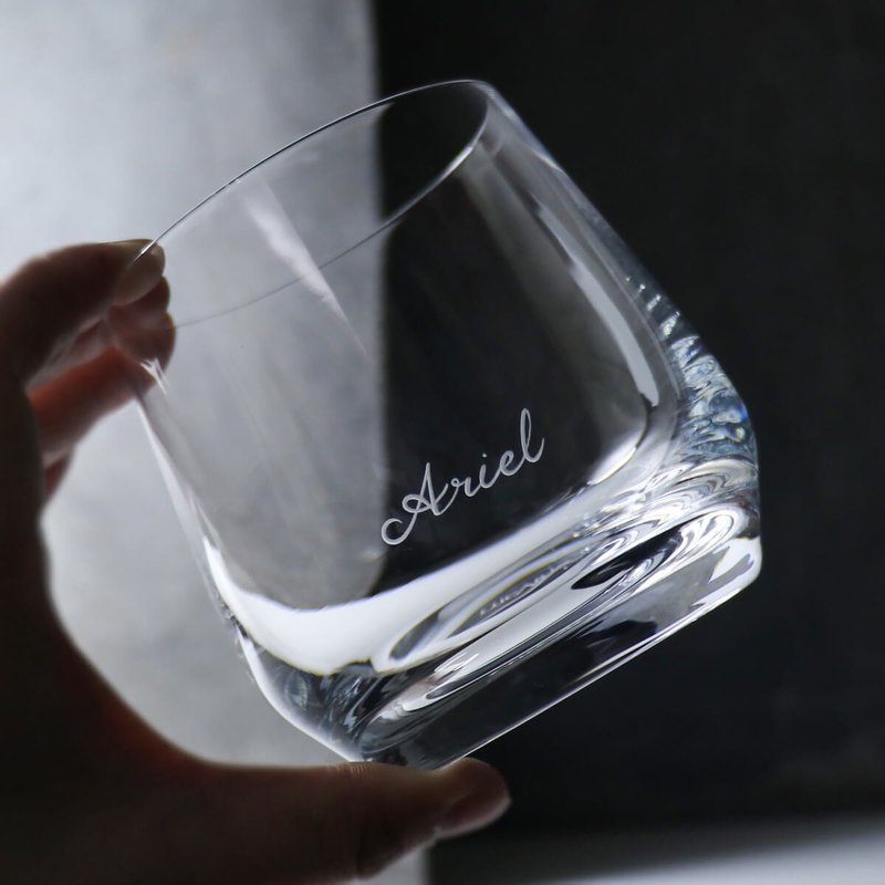 客製化禮物 370cc【Lucaris香港系列】名字專屬無鉛水晶威士忌杯 - 酒杯/酒器 - 玻璃 灰色