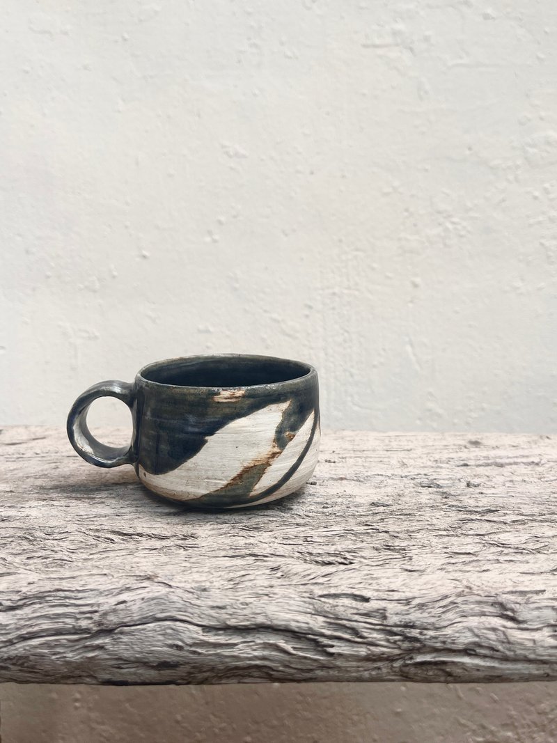 Dark blue coffee cup 80 | Pottery - แก้วมัค/แก้วกาแฟ - ดินเผา สีดำ