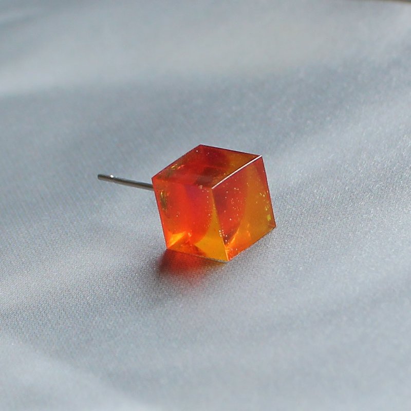 Cube Earrings ▽ 207 / Shiny Happy People  ▽ Single Stud  /  transparent resin - ต่างหู - วัสดุอื่นๆ สีส้ม