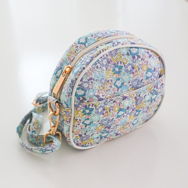 Australian Josie Joan's floral fabric side backpack-SUZANNE Liberty London - กระเป๋าสะพาย - ผ้าฝ้าย/ผ้าลินิน ขาว