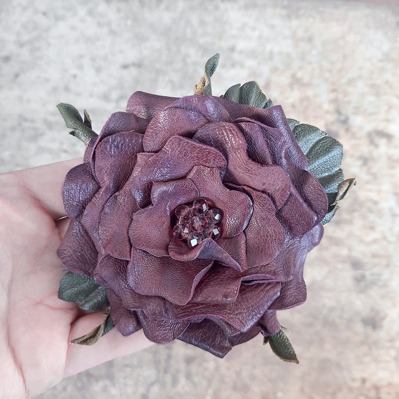 Muted violet Leather floral brooch. Purple flower brooch. Women's pretty jewelry - Brooches - Genuine Leather Purple