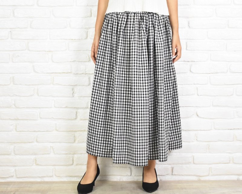 Gingham check fluffy gathered long skirt - Skirts - Cotton & Hemp Black