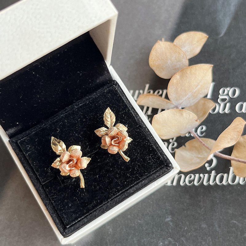 [KREMENTZ・Braided five-leaf rose two-color 14K gold-filled earrings] Vintage American antique - Earrings & Clip-ons - Other Metals 