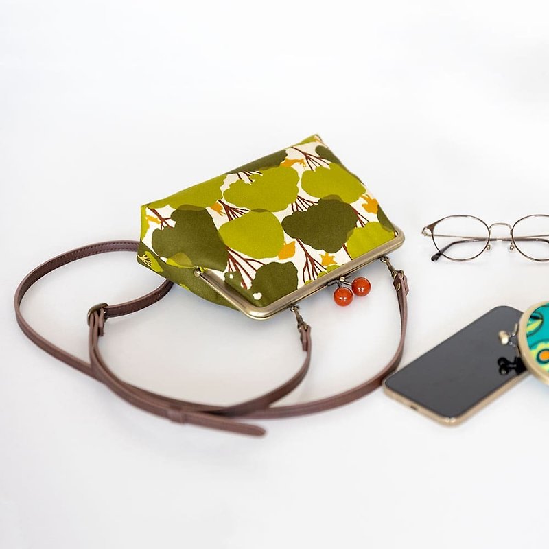 Pouch bag " Kiss lock bag and seek" [Made in Japan] - กระเป๋าแมสเซนเจอร์ - ผ้าฝ้าย/ผ้าลินิน สีเขียว
