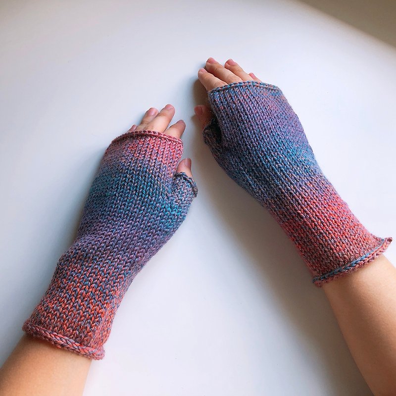 Xiao fabric - hand-woven wool gradient mitt - Xiaguang - Gloves & Mittens - Wool Multicolor