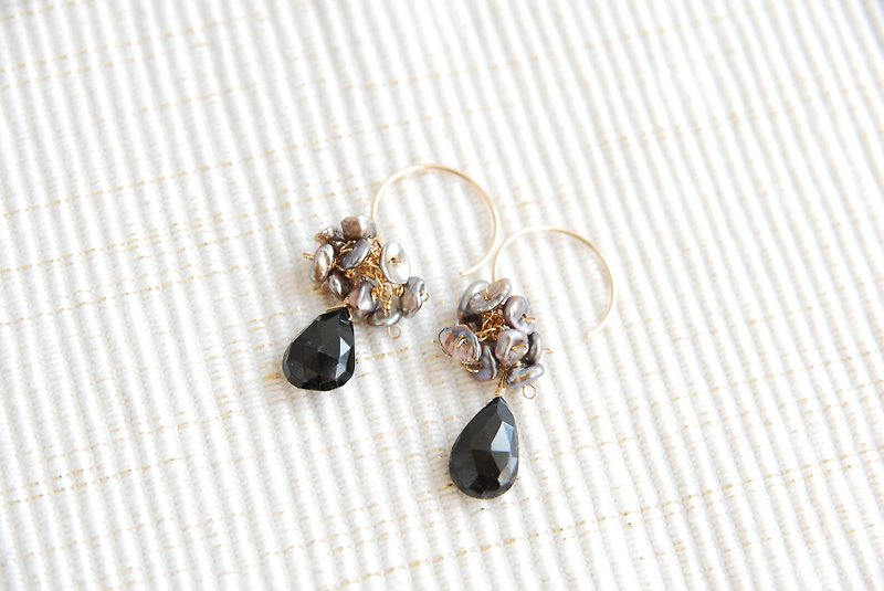 Black Spinel and Keshi Pearl Earrings 14 kgf - Earrings & Clip-ons - Stone Black