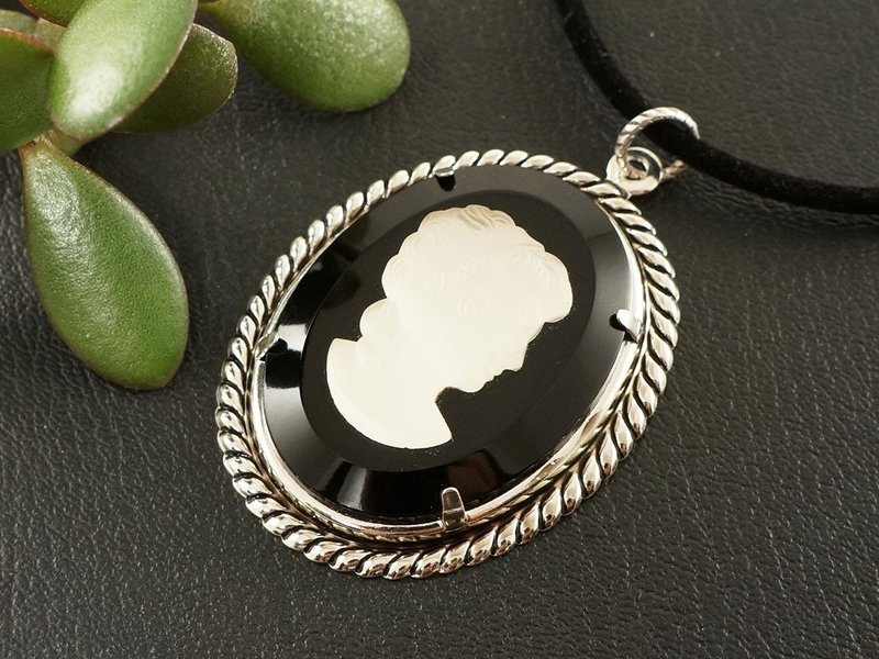 Black and White Vintage Glass Girl Lady Cameo Silver Pendant Necklace Jewelry - 項鍊 - 玻璃 黑色