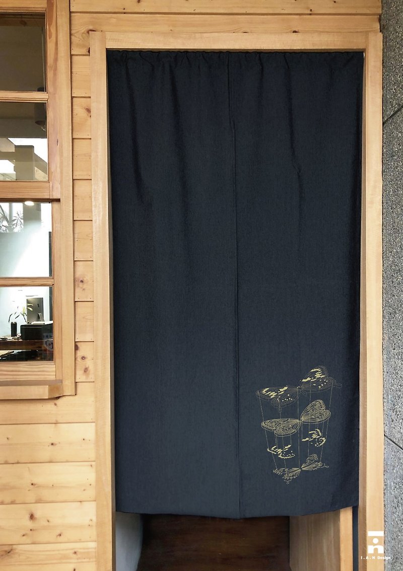 (Multi-color options) Butterfly-Organic Cotton Silk Printing Japanese-style Chinese Door Curtain Organic Cotton - ม่านและป้ายประตู - ผ้าฝ้าย/ผ้าลินิน ขาว