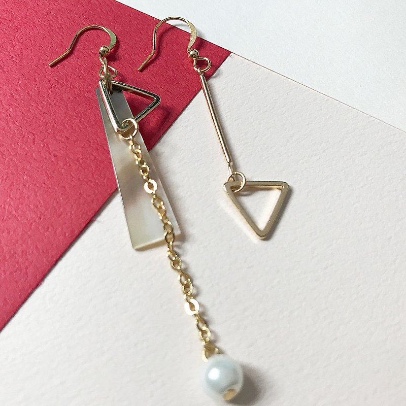[Da Da Daily] Anisomerous marble gold pearl earrings - Earrings & Clip-ons - Other Metals 
