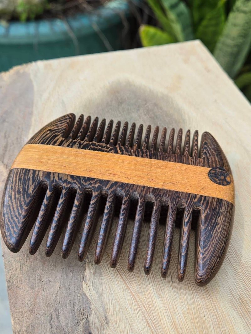 People who miss wood-Butterfly dual-purpose wooden comb - Makeup Brushes - Wood Brown