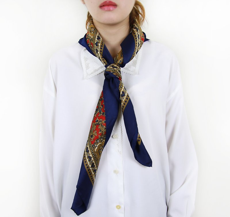 Back to Green::古典絲巾 變形蟲古典圖樣 vintage scarf (SC-33) - 絲巾 - 絲．絹 