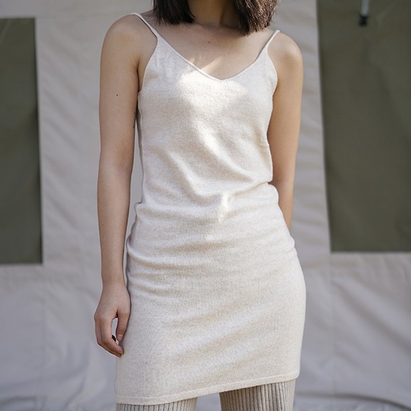 [Light beige] long version of the V-neck suspenders basic paragraph strapless dress vest 80% cashmere cashmere personal body to take the soft skin V-neck lovers & like to take the inside + jacket fold through the stars autumn and winter mix and match a - Women's Vests - Wool Pink