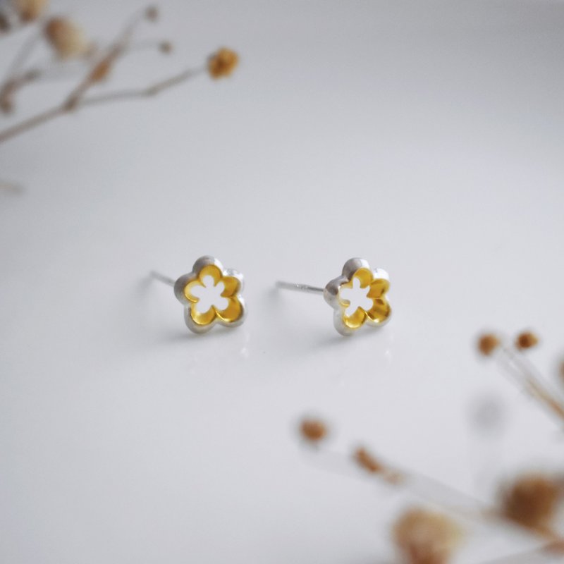 [Handmade] Different small series-small flower earrings (14K gold two-color jewelry electroplating version) - Earrings & Clip-ons - Precious Metals Gold