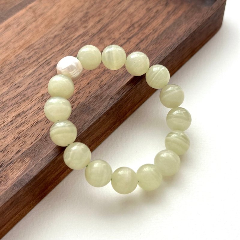 [Taurus Guardian Stone] Green Stone Freshwater Pearl Bracelet Confidence in Lost Love and Attracting Wealth to Nobles - สร้อยข้อมือ - เครื่องประดับพลอย สีเขียว