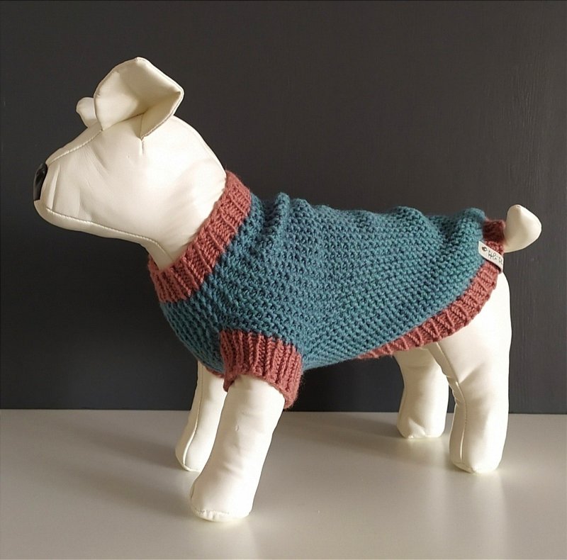 Warm knitted sweater for small dogs - ชุดสัตว์เลี้ยง - วัสดุอื่นๆ หลากหลายสี