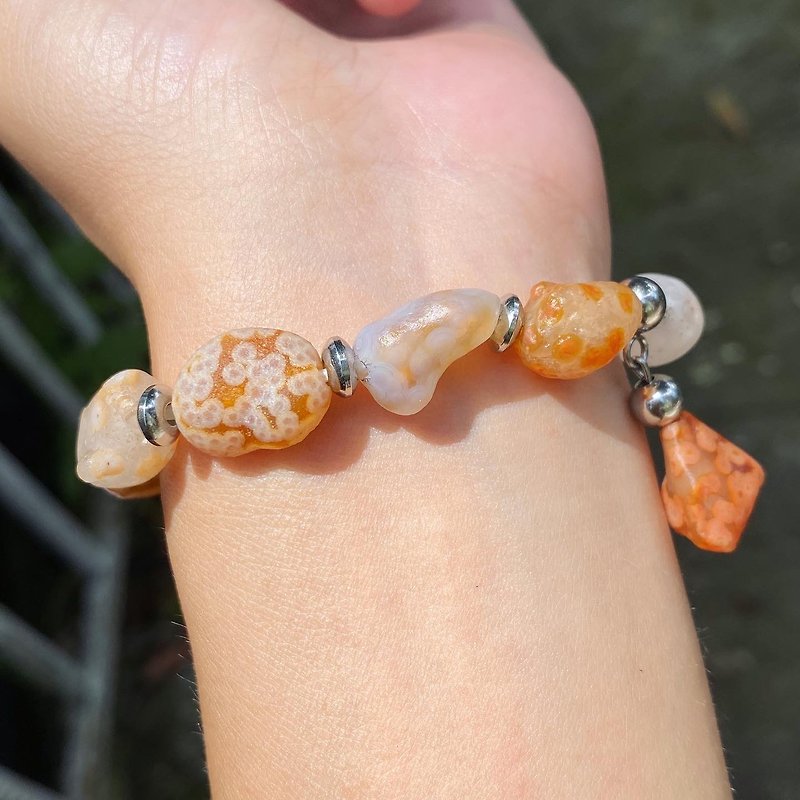 【Lost and find】Natural stone Gobi agate sugar heart flower eye bracelet - สร้อยข้อมือ - เครื่องเพชรพลอย หลากหลายสี