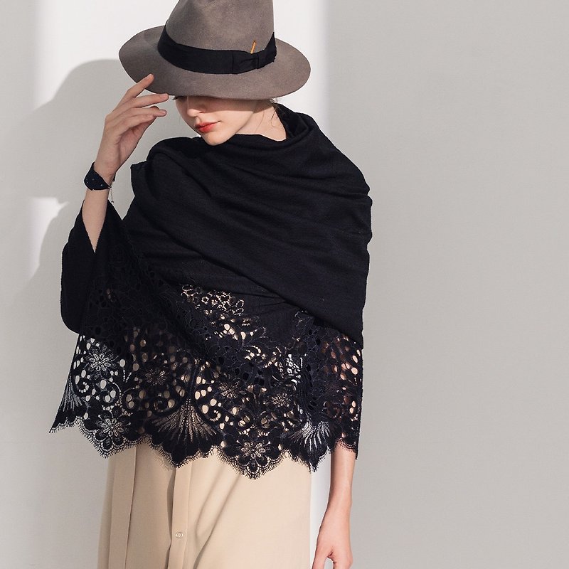 [Gift Box Gift] Hestia Hollow Wool Lace Shawl Scarf - Elegant Black - Knit Scarves & Wraps - Other Materials Black