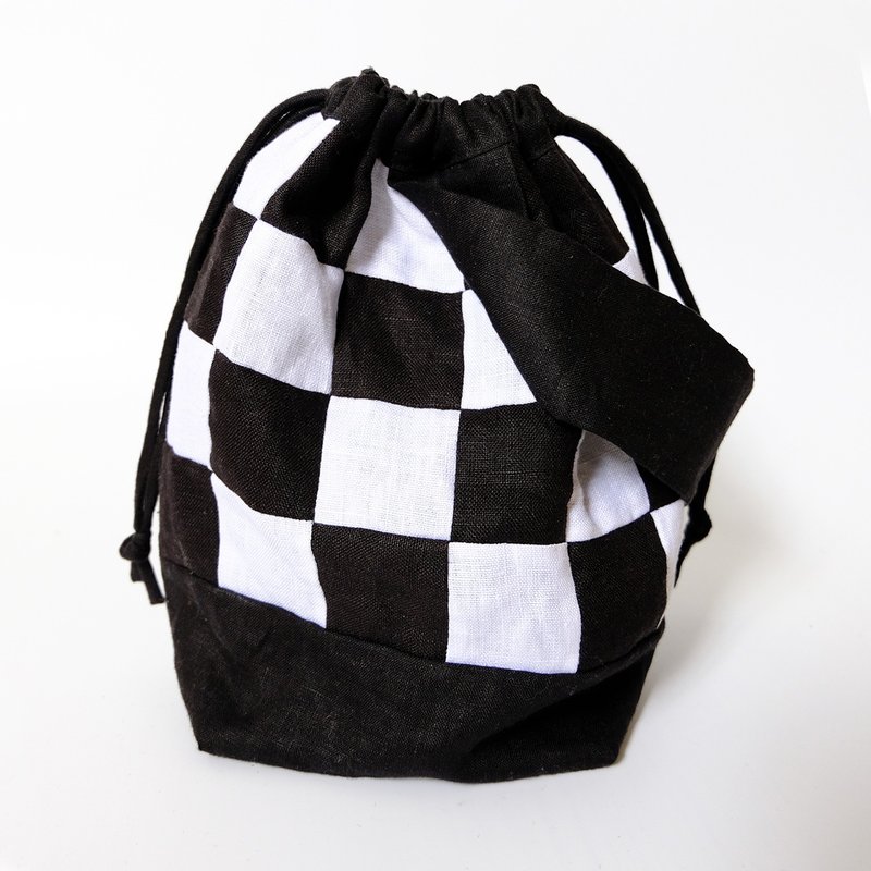 Checkered Patchwork Handbag : Black - 束口袋/束口背包/水桶包 - 棉．麻 黑色