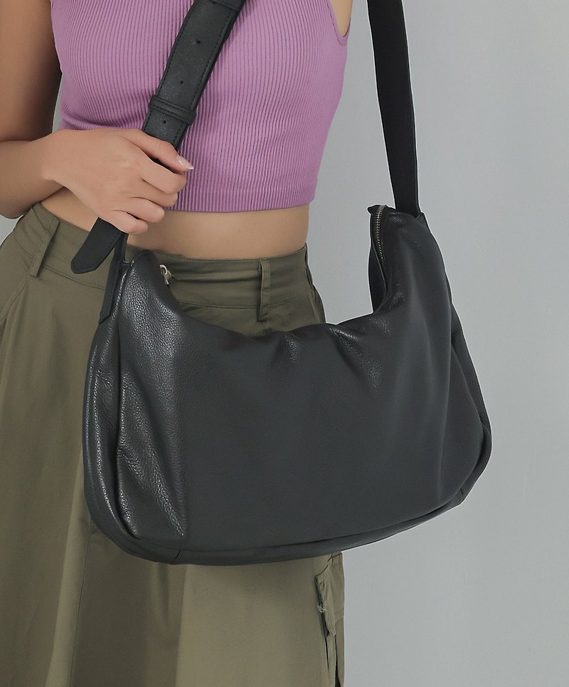 supportingrole large-capacity genuine leather fashionable neat shoulder crossbody backpack side backpack black - กระเป๋าแมสเซนเจอร์ - หนังแท้ สีดำ