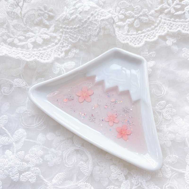 Sakura in Mt Fuji ceramic plates made in Japan - Items for Display - Porcelain Multicolor