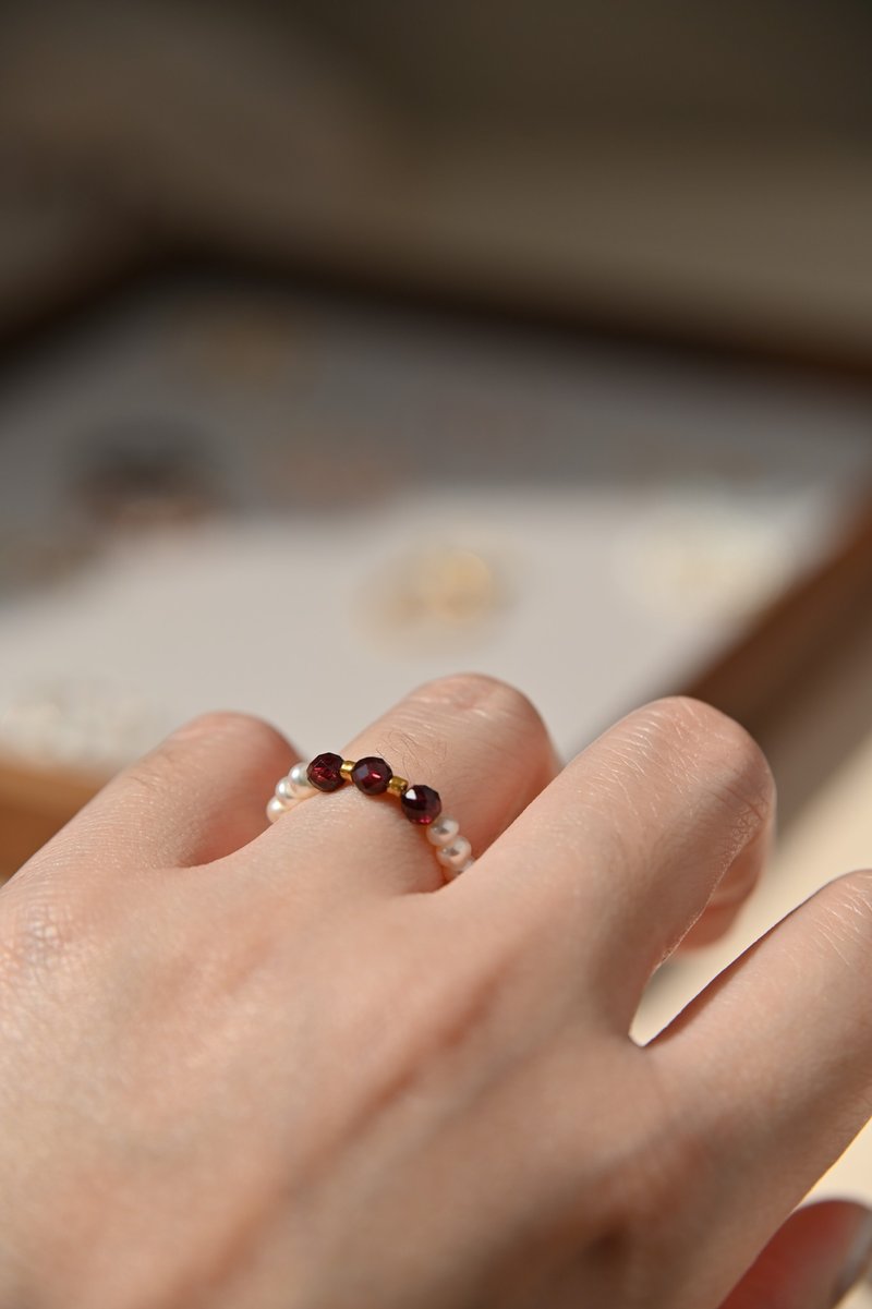 Natural Pearl Ring / Garnet Beaded / JIEGEM Sister's Jewelry - General Rings - Pearl White