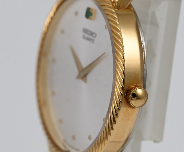 送料無料 SEIKO クォーツ腕時計 エメラルド付き 誕生石5月/エメラルド