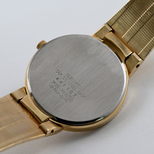 送料無料 SEIKO クォーツ腕時計 エメラルド付き 誕生石5月/エメラルド