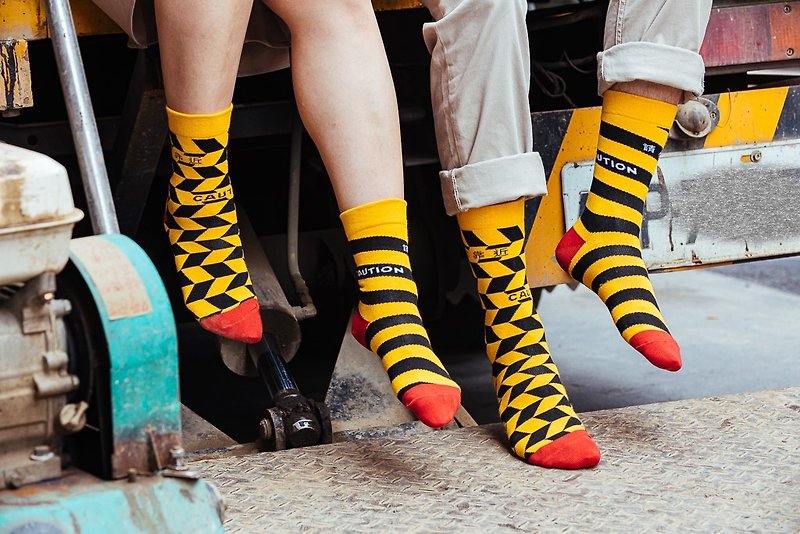 Cosi臺灣色彩-施工帶無痕中長不對稱襪 臺灣製MIT - 襪子 - 棉．麻 黃色