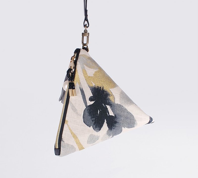 Waltz of the Flowers triangular clutch pouch bag - กระเป๋าเครื่องสำอาง - ผ้าฝ้าย/ผ้าลินิน สีทอง